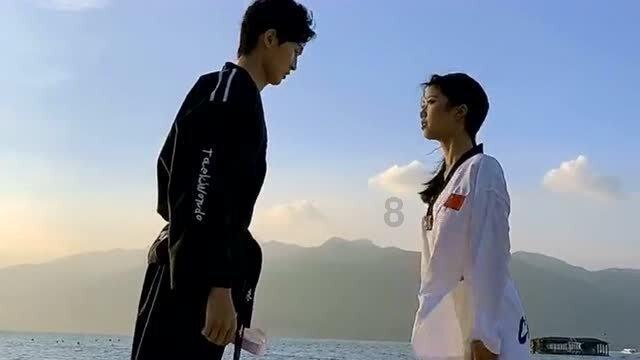 男生和喜欢的人聊天找不到话题会求助兄弟吗游戏画面